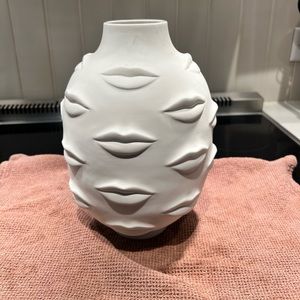 Jonathan Adler Muse Gala Round Vase - Lips